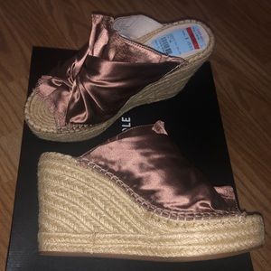 ((Brand New)) Kenneth Cole - Wedges
